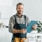 The picture shows a heating contractor to represent the ViCare service on the subject of energy efficiency